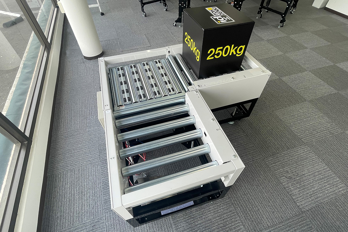 搬送質量250kg!<br />
重量物の直角分岐コンベヤ